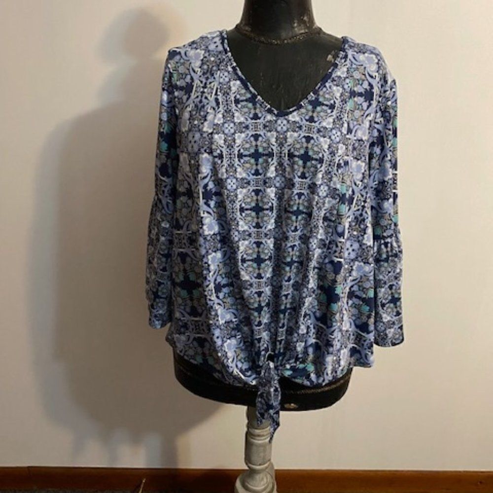 Zac & Rachel Blue Floral front tie 3/4 Bell sleeves V-Neck and back top, size 1X